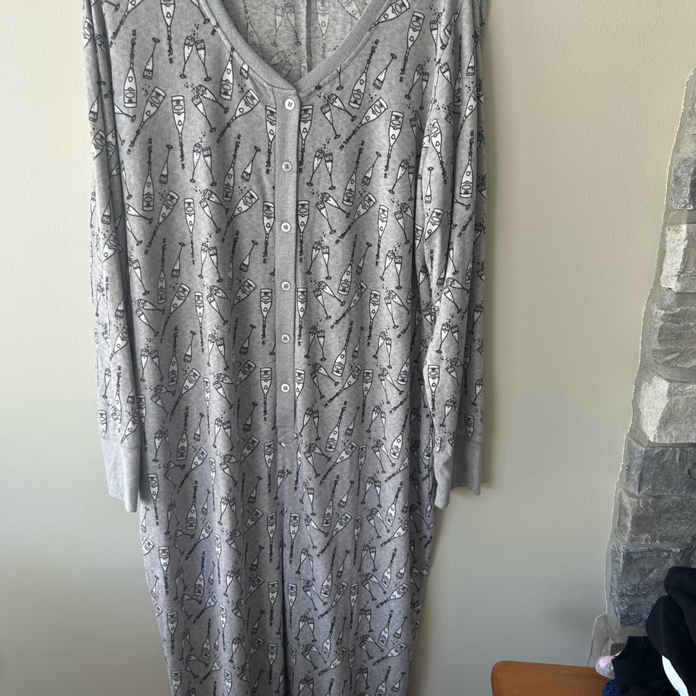 La Vie En Rose Gray Button-Up Pajama Set-  NWOT